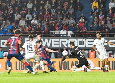 San Lorenzo e Independiente empataron sin goles en el clásico gracias a la gran actuación de Rey