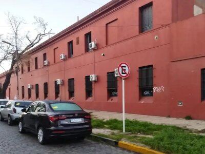 Multaron a varios autos durante la madrugada en La Plata y los vecinos cuestionaron la falta de señalización