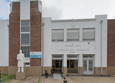 Otro escándalo en La Plata: un padre atacó a golpes al director de una escuela frente al Parque Saavedra