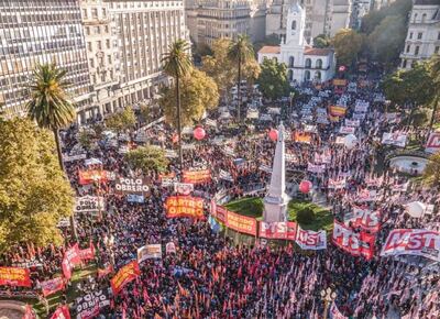 Los movimientos sociales salen a las calles: buscan ser considerados trabajadores