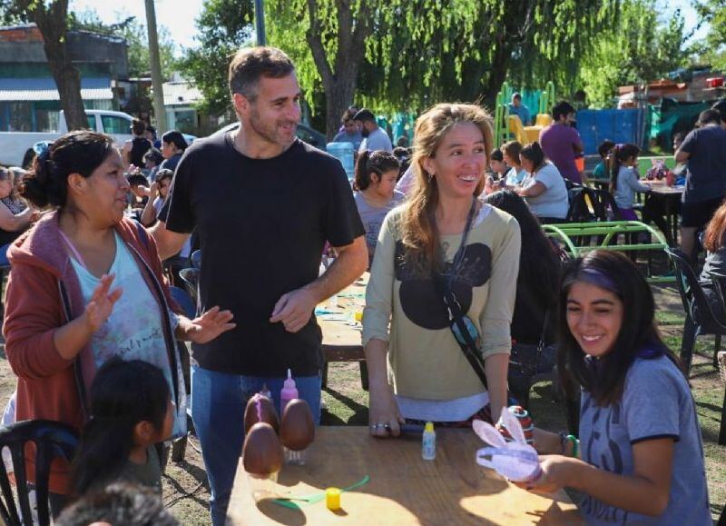 En Pilar los jóvenes armaron sus huevos de pascuas