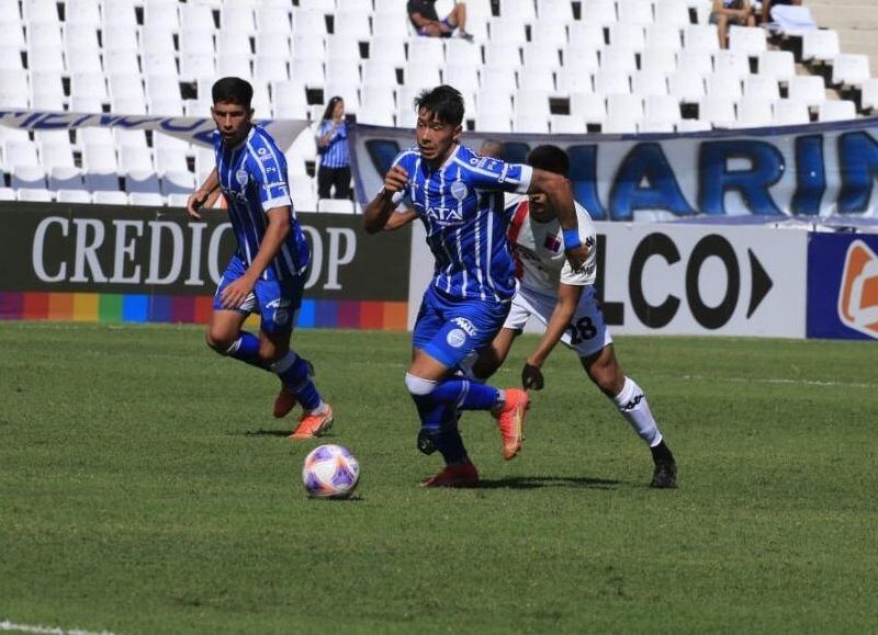 Tras un penal y expulsión, Godoy Cruz y Tigre empataron en Mendoza