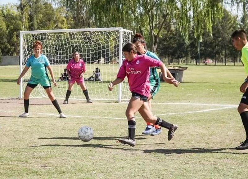Pilar: avanza la Liga de Fútbol Femenina
