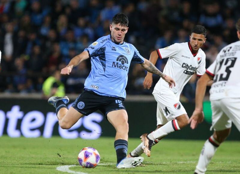 Belgrano se hizo fuerte ante Newell's y se metió de lleno en la pelea