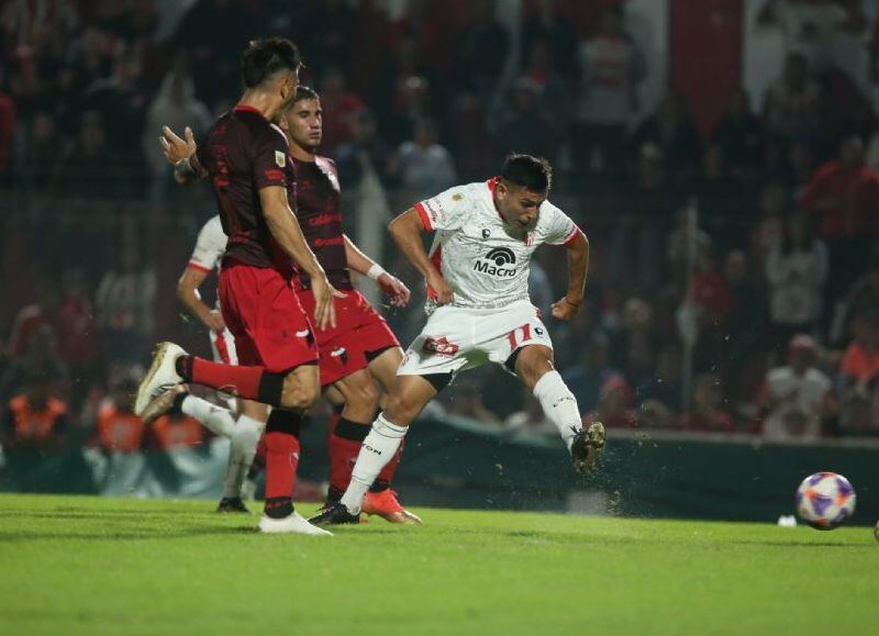 Instituto le ganó sobre el final a Colón y volvió a sonreír