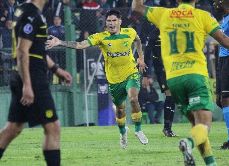 Defensa y Justicia goleó a Peñarol y consiguió su segunda victoria por la Sudamericana