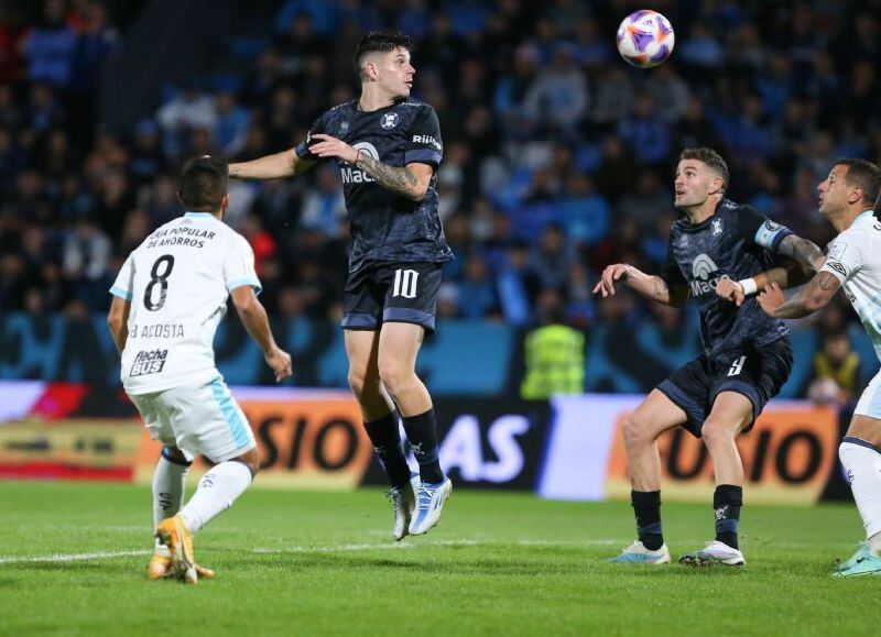 Belgrano aguantó con uno menos y venció a Atlético Tucumán