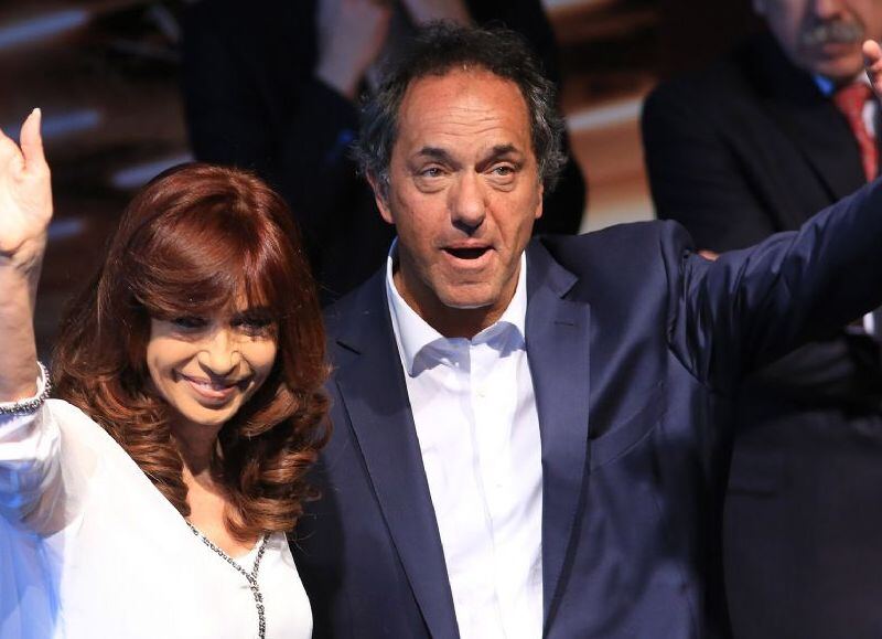 Le piden que baje el brazo: Scioli va contra todos pero no lo apoya ni su propio equipo