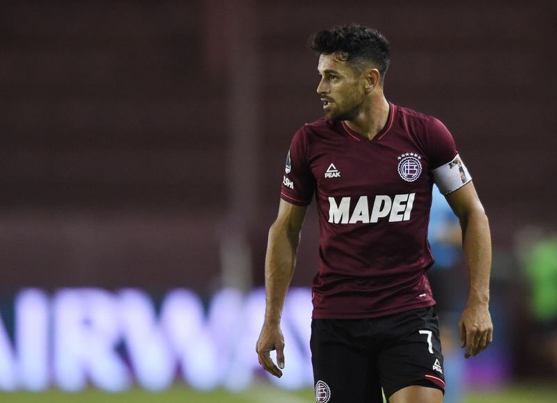 Lautaro Acosta no fue citado para el próximo partido de Lanús después de ser denunciado por violencia de género