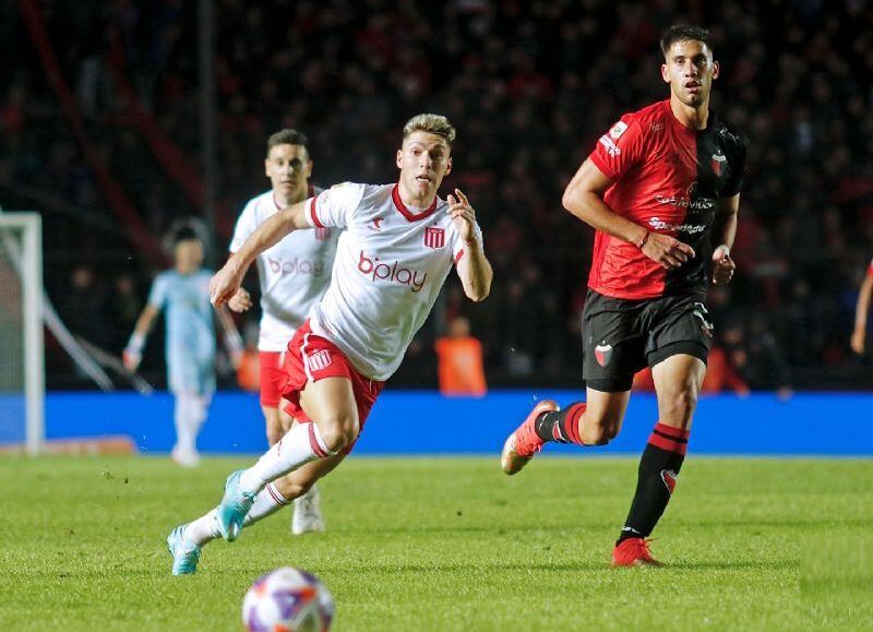 Colón derrotó a Estudiantes y lo aleja de River en la cima de la Liga Profesional