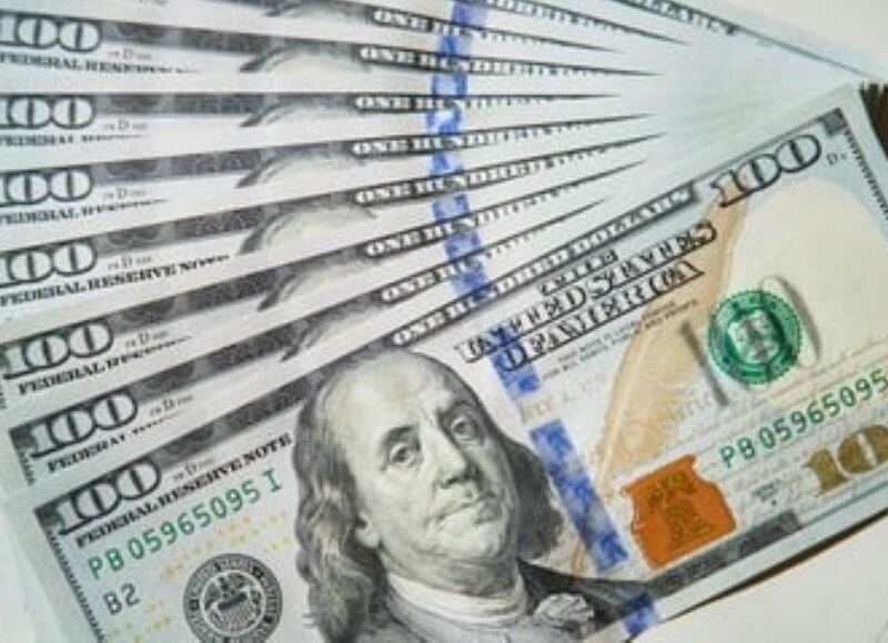 El Gobierno genera menos confianza que profiláctico de tela: el dólar escaló y llegó a 555 pesos
