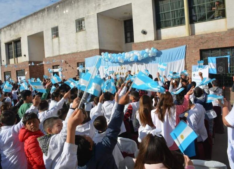 Otra escuela primaria de General Rodríguez juró a la bandera