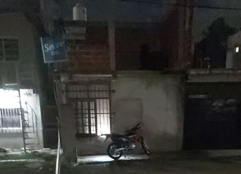 Berisso: ultimaron de tres tiros a un hombre cuando lavaba su moto frente a su casa