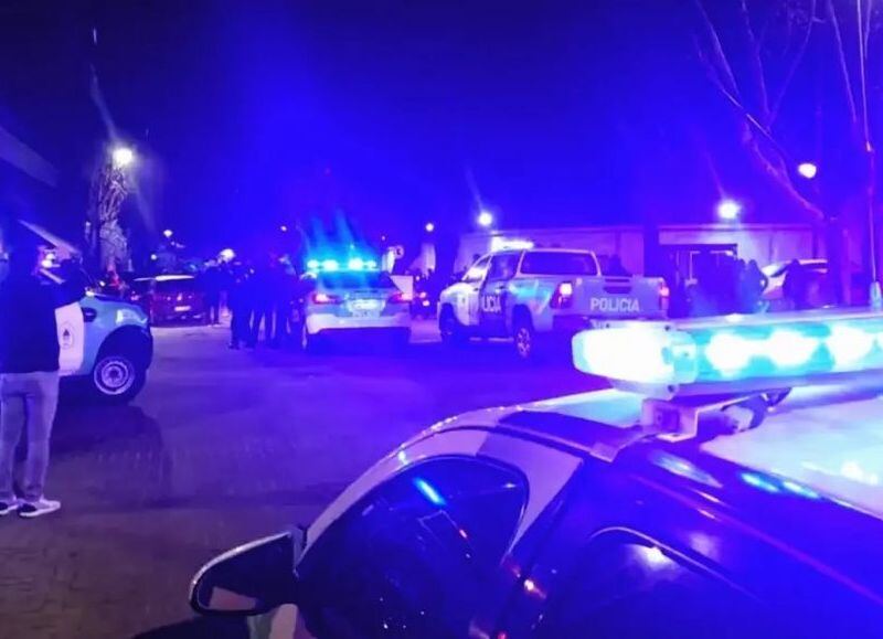 Nueva entradera en City Bell, redujeron a un hombre y lo dejaron sin alianzas de oro, celulares y una Tablet