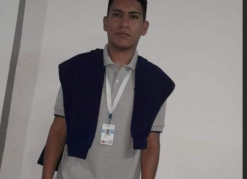 La Plata: encontró una cartera con un millón de pesos, con dólares, con un iPhone 14 y devolvió todo