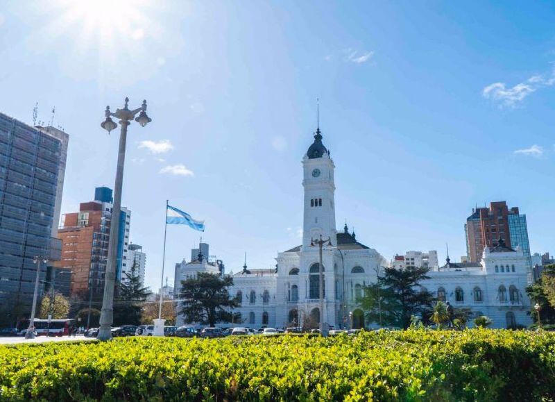 Julio Alak dispuso aumento salarial a empleados municipales