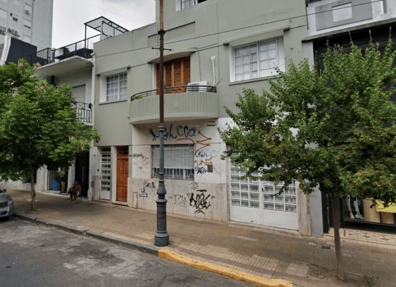 Invitó a un conocido a una cita romántica en su departamento de La Plata, durmieron juntos y el joven le terminó robando