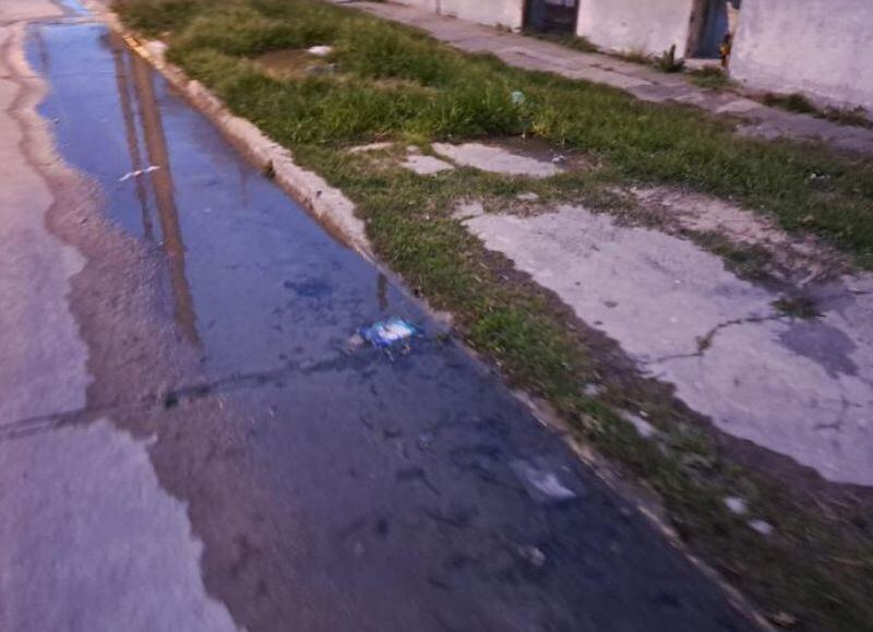 ¿ABSA no escucha los reclamos? Se multiplican las quejas por pérdidas de agua
