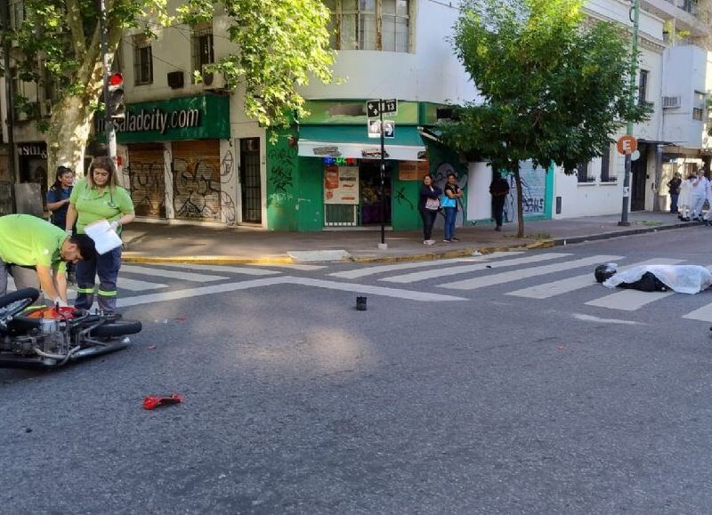 VIDEO | Inseguridad vial fatal: murió una motociclista de 21 años en 13 y 49