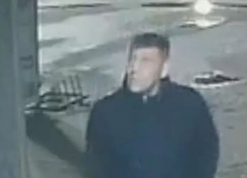 City Bell: Desvalijó un local de celulares, quedó filmado y escapó