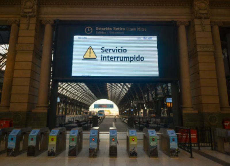 Gremios del transporte anunciaron un paro de 24 horas: afectaría a trenes, aviones, camiones y barcos