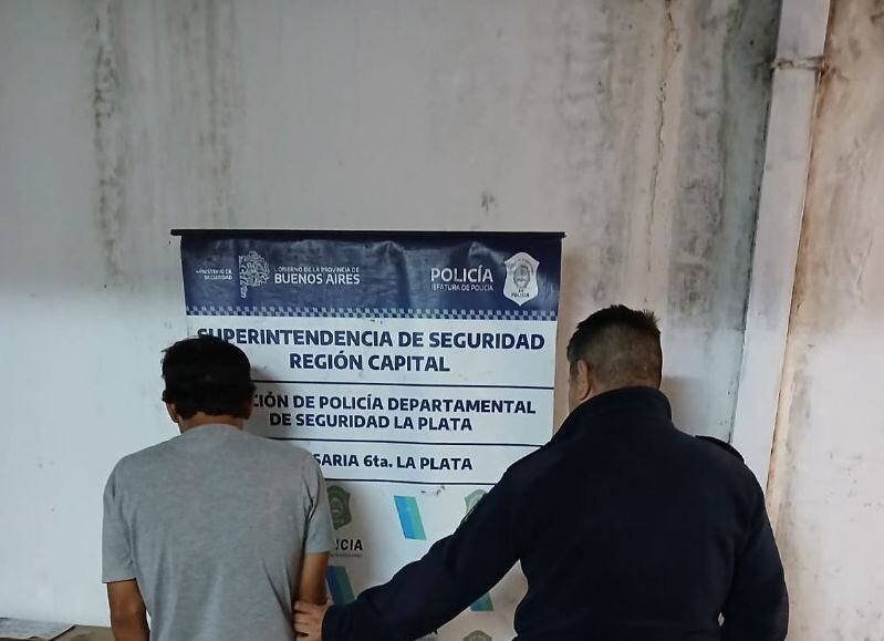 Ringuelet: cayó un violento de género por apuñalar en una mano a la pareja y pegarle piñas en el rostro