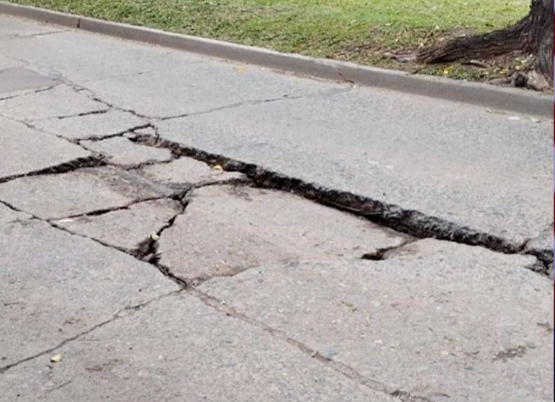 La plata para las obras la licitan, pero así están las calles: ¿A donde irá a parar?