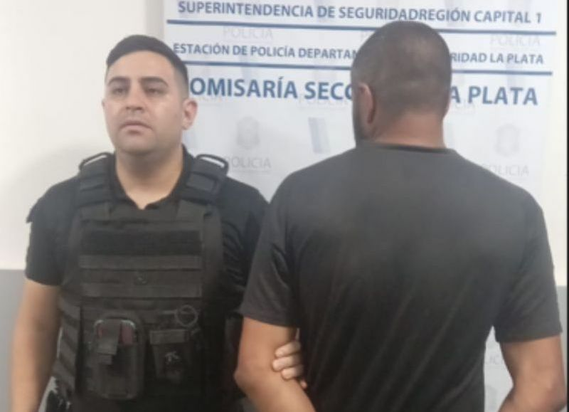 Los Hornos: intentó matar a la pareja de un hachazo en la cabeza y quedó detenido
