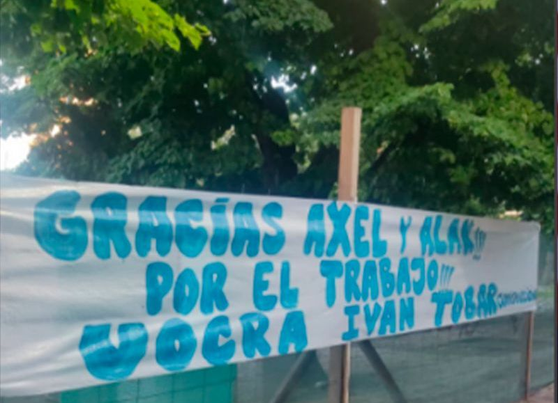 La UOCRA de La Plata agradece a Alak y Kicillof por el impulso al trabajo: colocaron pasacalles en reconocimiento