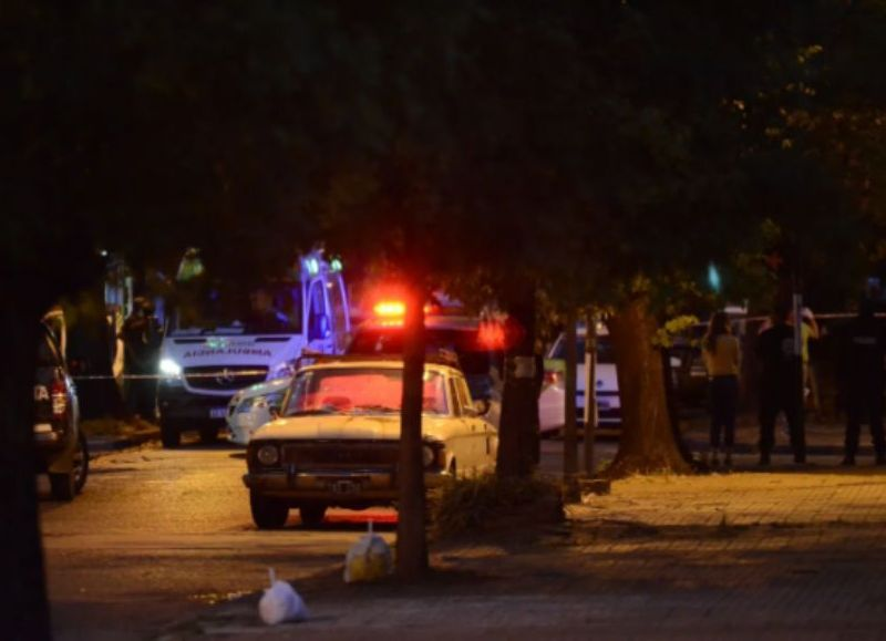 Ladrones se metieron a una casa de La Plata, intentaron robarle al dueño y le dispararon en medio del forcejeo
