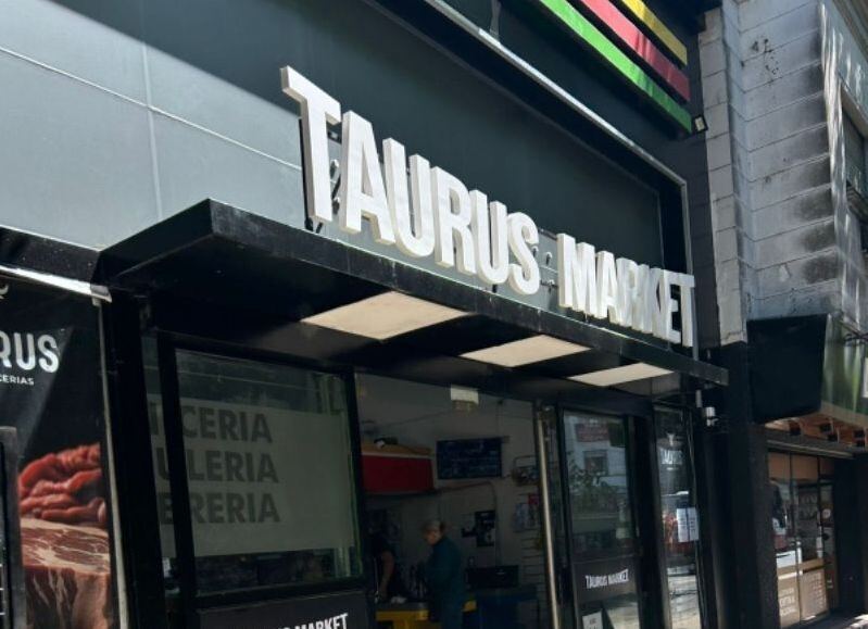 Justicia por mano propia: Un ladrón cometió un robo en un supermercado de La Plata y fue atrapado por el mismo comerciante.