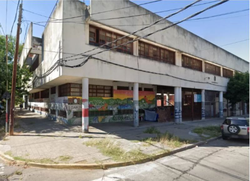 Atacaron a una nena de 12 años cuando se dirigía a la escuela de 4 y 35, y la amenazaron con una varilla de hierro