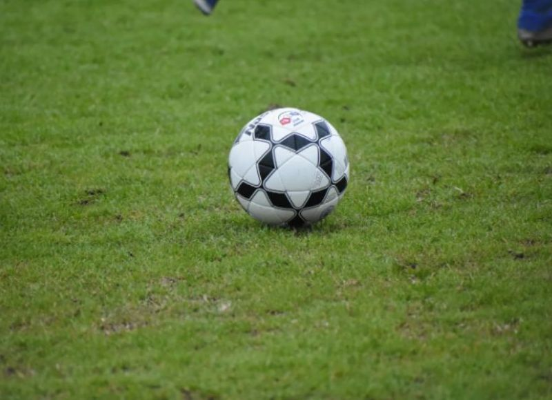 Un chofer de micro de La Plata murió tras descompensarse jugando al fútbol con amigos