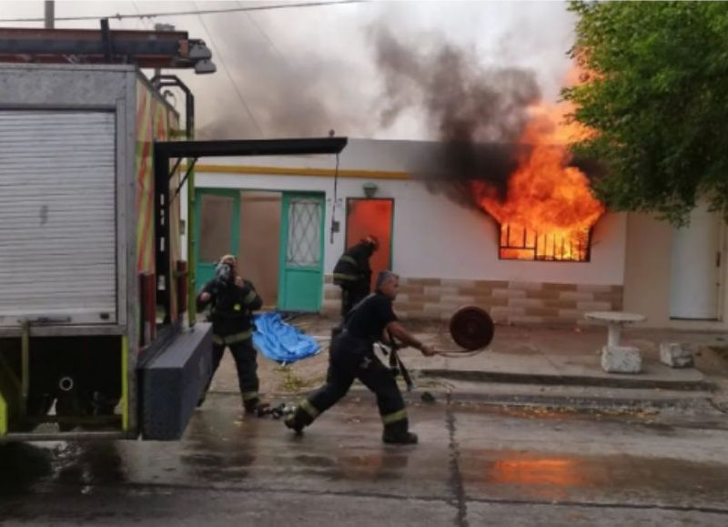 Tragedia en La Plata: Incendio destruye hogar de ocho personas y piden ayuda urgente