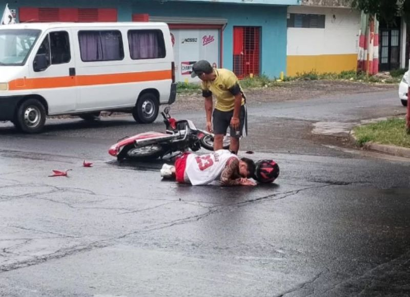 Un motociclista resultó herido tras un choque en Los Hornos