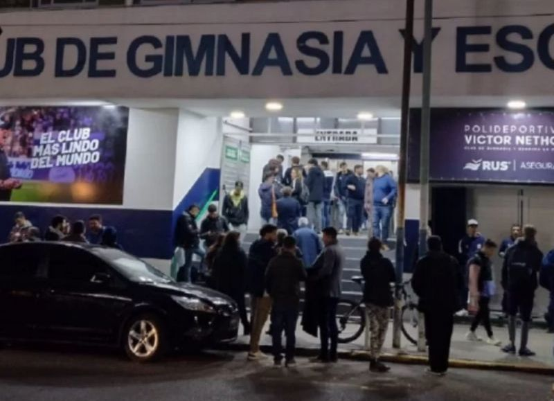 Clima tenso en Gimnasia: Protestas y amenazas hacia Cowen y los futbolistas