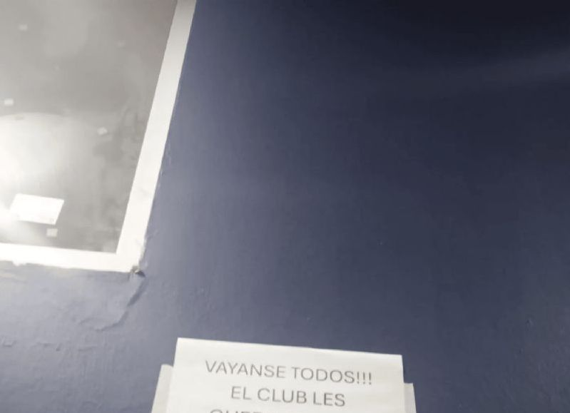 Estalló la bronca en Gimnasia: carteles de repudio contra Cowen y la dirigencia en la sede