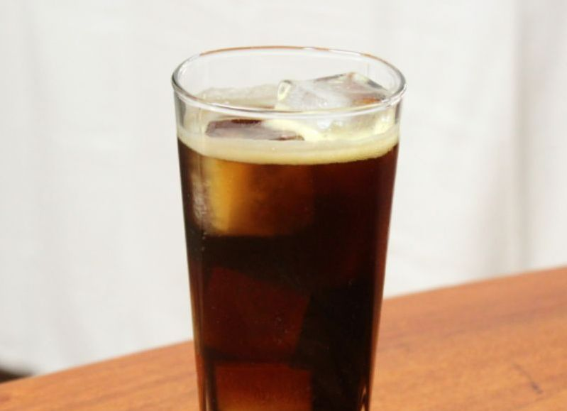 Otro ataque de una "Viuda Negra" en La Plata: lo sedujo, le dio fernet y lo desvalijó