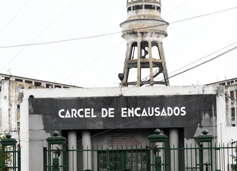 Un preso de la cárcel de Lisandro Olmos denunció que lo abusaron con una zanahoria