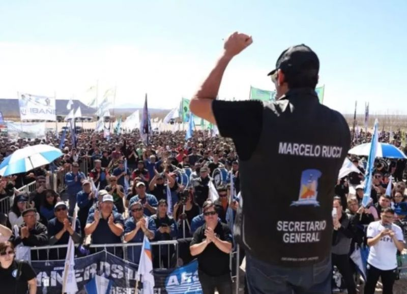 Paro total en Vaca Muerta: petroleros paralizan la producción por más de 3.000 despidos y le ponen presión al Gobierno