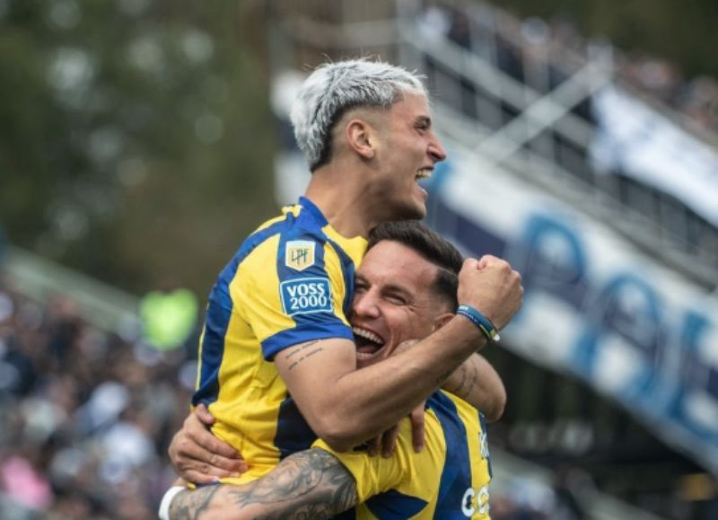 VIDEO | Rosario Central goleó a Gimnasia en el Bosque con gol y disculpas de Di María