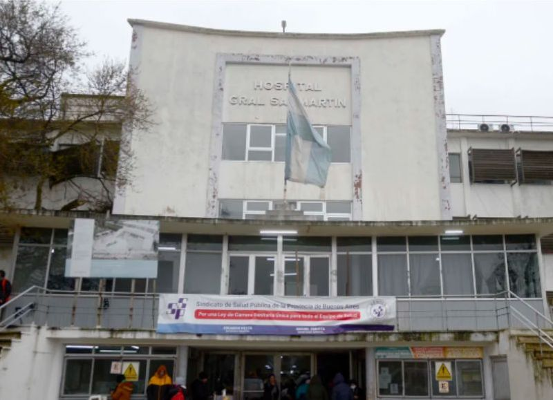 Emergencia en el Hospital San Martín: evacuaron a bebes por materia fecal en los techos y ratas en las salas