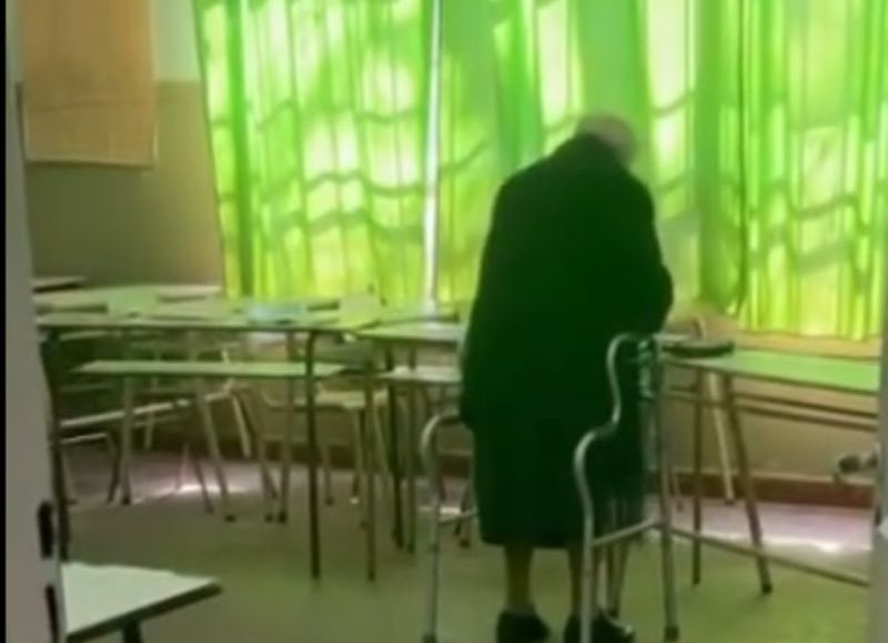 Elecciones | Una vecina platense de 100 años emocionó a todos al cumplir con su deber en las elecciones legislativas