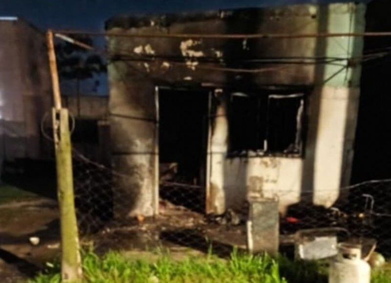 Una mujer mayor perdió todo tras un incendio y necesita ayuda