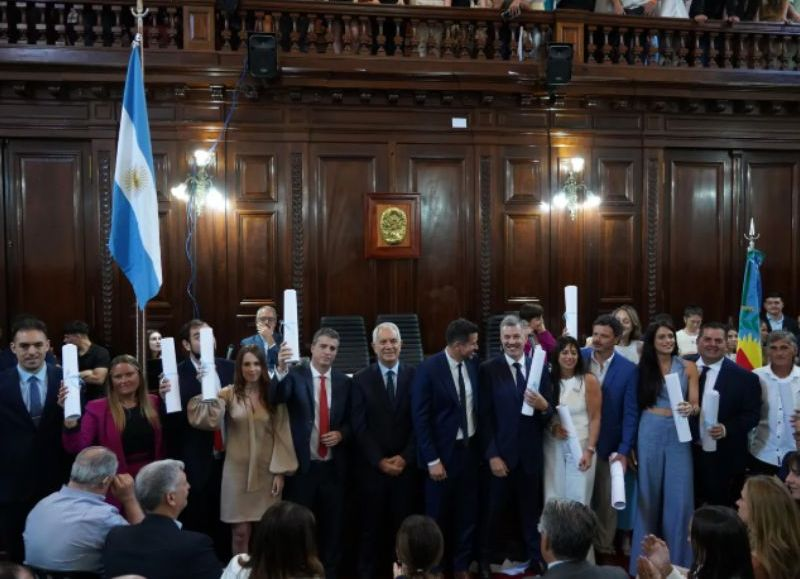 Se despide el 2025: nuevo mapa en el Concejo platense y un camporista se sumó a las filas de Alak
