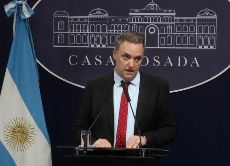 Otro escándalo con Manuel Adorni: pagó más de US$200 mil por una casa que no tenía declarada