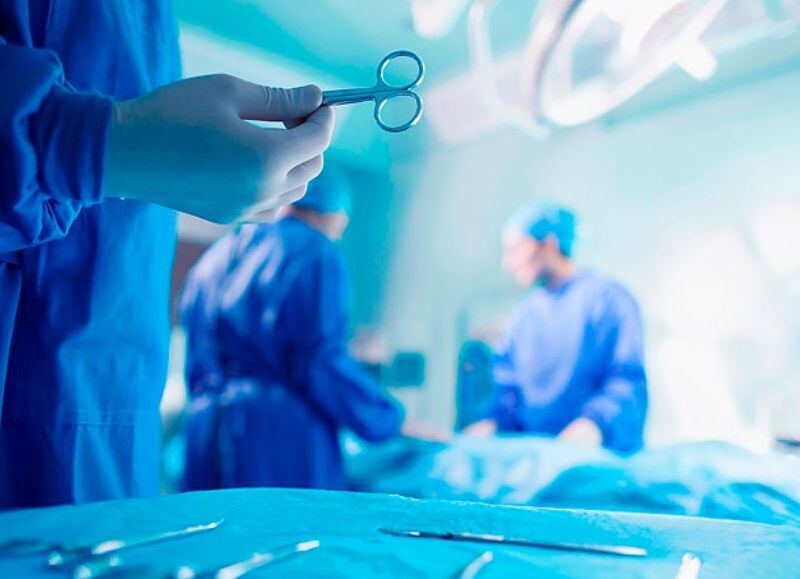 Fue a operarse de una hernia de disco y terminó muerto: denuncian presunta mala praxis en una clínica de La Plata