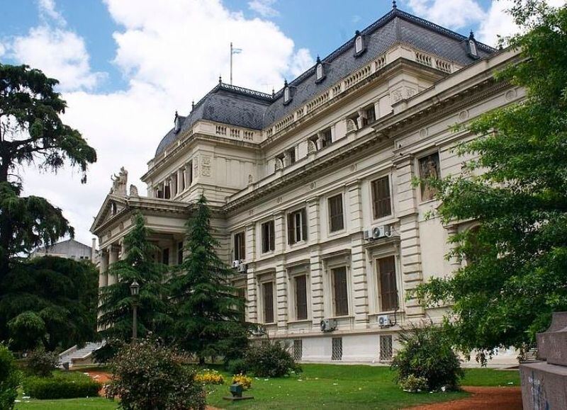 Crecen las denuncias y el silencio político en el Senado bonaerense