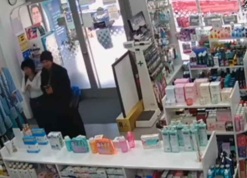 Estalló la bronca en La Plata: mecheras robaron en la perfumería de una farmacia y los comerciantes no aguantan más