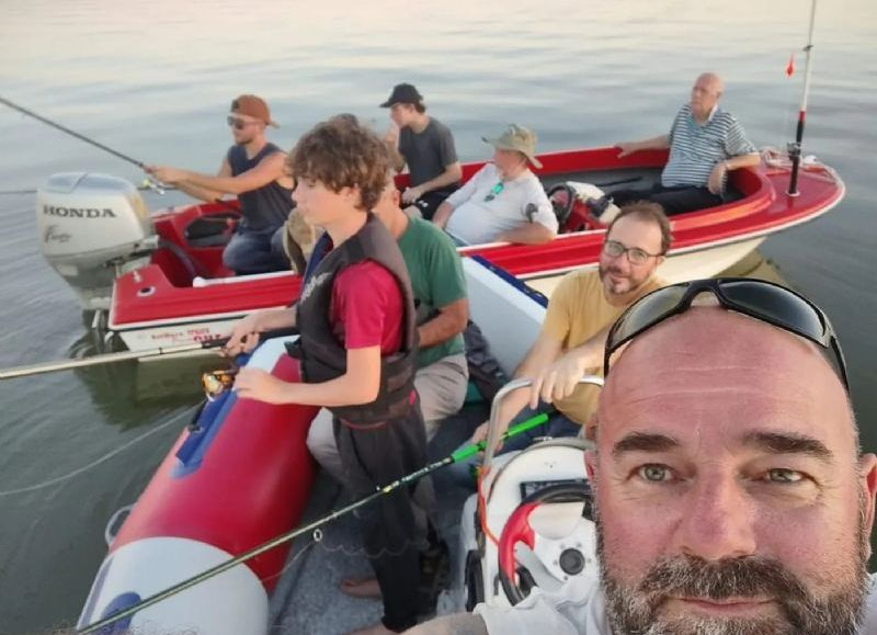 Desaparecieron cinco pescadores en el Río de la Plata y lanzaron un amplio operativo de búsqueda